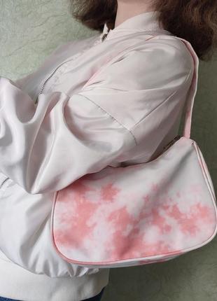 Плямиста сумочка багет (біла з рожевим)