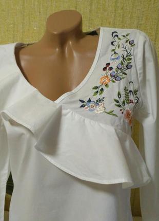 Белая блуза с вышивкой ( состояние новой)2 фото