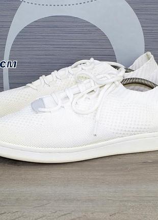 Белые кроссовки