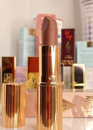 Matte revolution lipstick in super fabulous charlotte tilbury помада