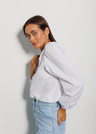 Белая блуза с отложным воротником с вышивкой6 фото