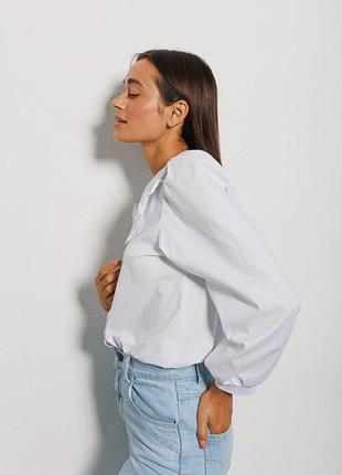 Белая блуза с отложным воротником с вышивкой10 фото