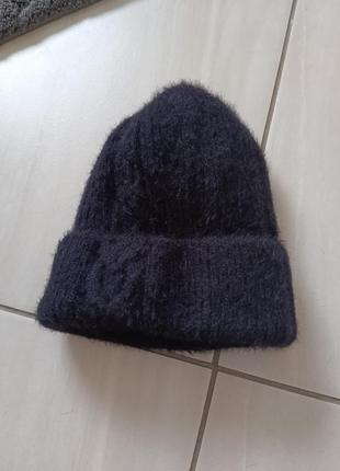 Тепла зимова шапка