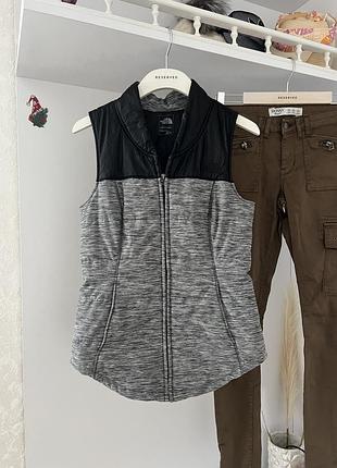 Крутая жилетка the north face