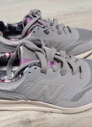 Жіночі кросівки new balance