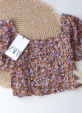 Стильный эластичный топ из вискозы с объемными рукавами zara