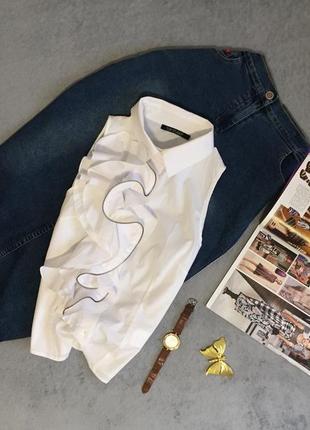 Невероятная белая котоновая блуза с воланом
