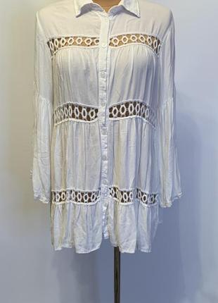 Біла блуза з мереживом,вільний крій