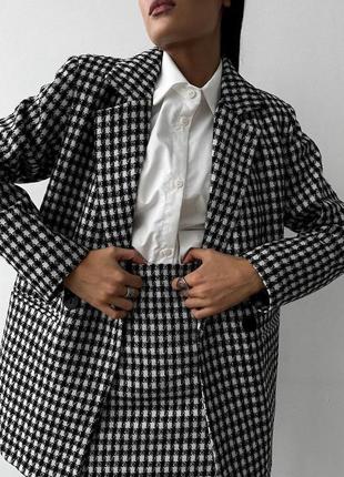 Твидовый костюм классический мини юбка и удлиненный пиджак2 фото