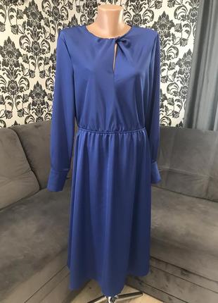 Нарядное синее атласное платье л-хл