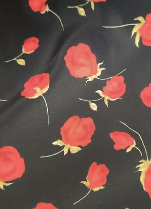 Стильное платье в розу на пышные формы.4 фото