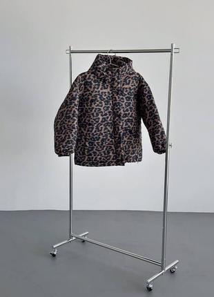 Женская демисезонная куртка оверсайз с леопардовым принтом5 фото