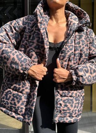 Женская демисезонная куртка оверсайз с леопардовым принтом2 фото