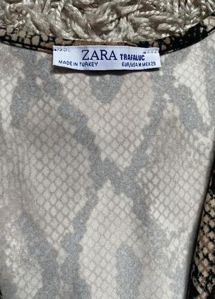 Платье в змеиный принт zara4 фото
