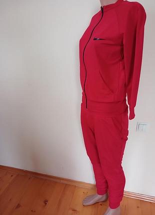 Костюм червоний. жіночий
