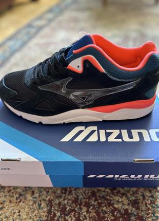 Кросівки чоловічі mizuno