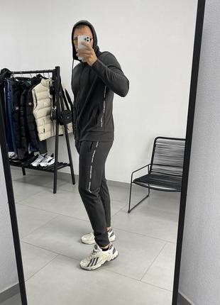 Брендовый мужской костюм calvin Heron klein