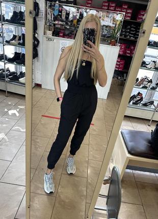 Чорний легкий класний комбінезон