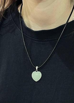 Кулон із натурального каменю нефрит у формі сердечка на шнурочку екошовк - оригінальний подарунок дівчині
