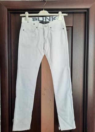 Новые джинсы, оригинал, с внутренней стороны на молниях1 фото