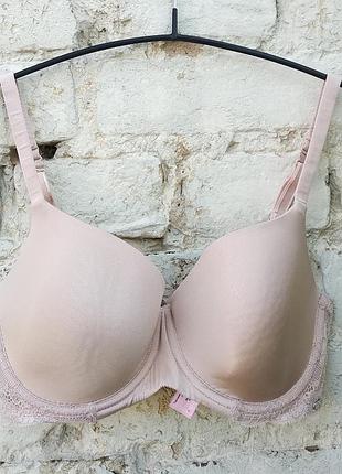 Бюстгальер с кружевной спинкой.