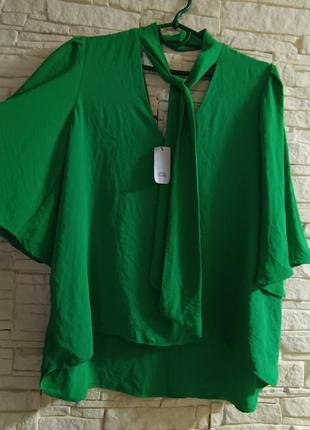 Женская блуза актуального зелёного цвета с рукавом" крылья ангела"