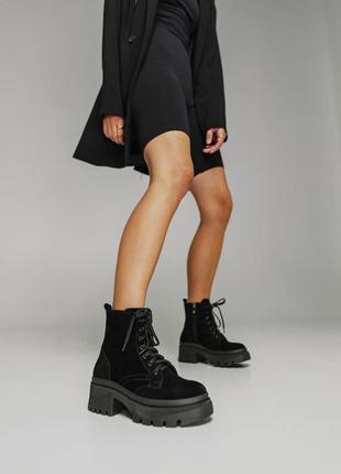 Черные замшевые ботинки на высокой платформе2 фото