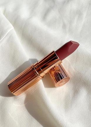 Культова стійка матова помада charlotte tilbury matte revolution pillow talk medium6 фото