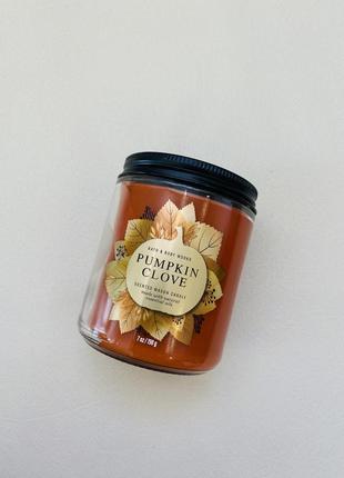 Парфюмированная свеча pumpkin clove bath and body works