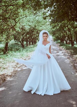 Весільна сукня