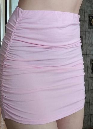 Розовая мини-юбка