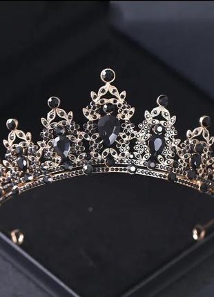 Гарна корона на свято урочисту подію чи фотосесію