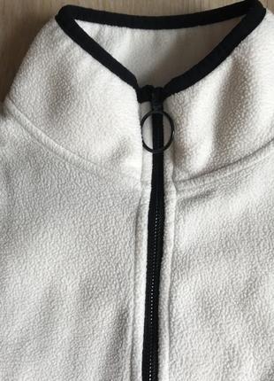 Белый плюшевый свитер с молний2 фото