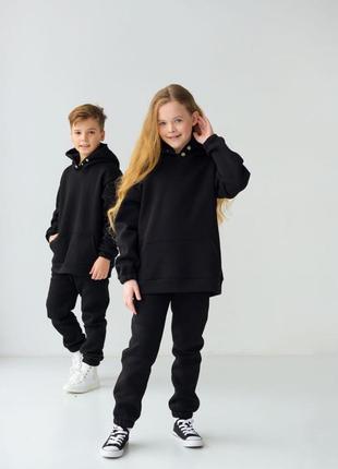 Теплий дитячий спортивний костюм на флісі чорний для хлопчика дівчинки унісекс утеплений оверсайз oversize