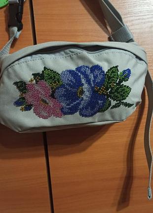 Бананка вышита бисером