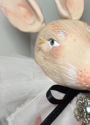 Кролик из "алиса в стране чудес"