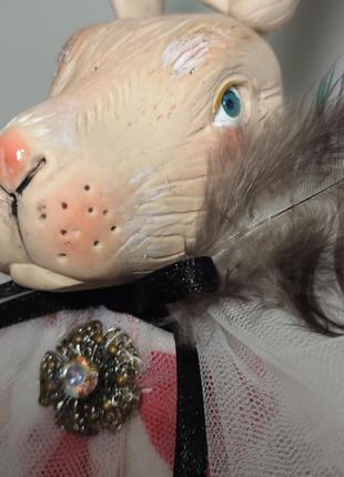 Кролик из "алиса в стране чудес"