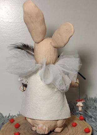 Кролик из "алиса в стране чудес"