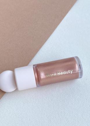 Хайлайтер rare beauty by selena gomez liquid luminizer the positive light оттенок transcend 2,5 мл