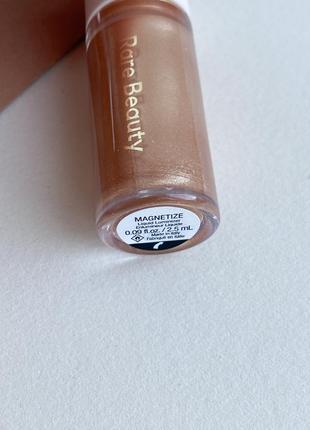 Хайлайтер rare beauty by selena gomez liquid luminizer the positive light оттенок magnetize 2,5 мл3 фото