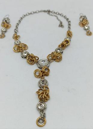 Набор бижутерии ожерелье и сережки из золотисто серебристого металла с камнями