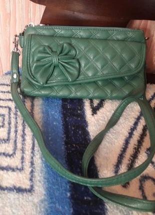 Сумочка через плече.