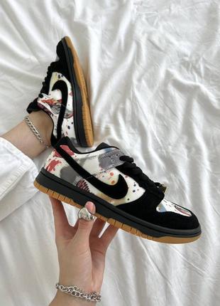 Кроссовки Silver And Gold Come Together On The Nike Essential