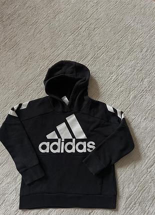 Светрик adidas на 8р