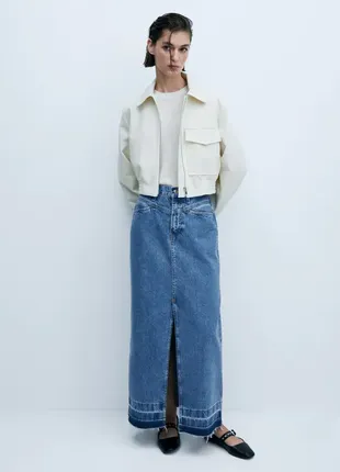 Трендовая джинсовая юбка-макси с разрезом посередине mango 570411775 фото