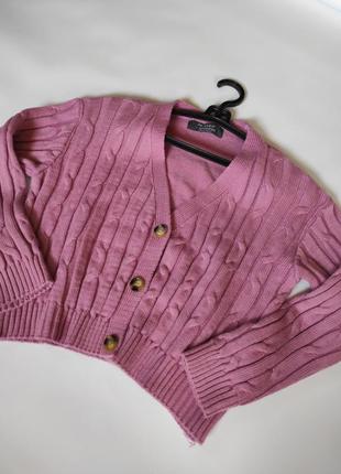 Светло розовый пудровый укороченный новый кардиган светр кофта джемпер вязаный на пуговицах в косичку