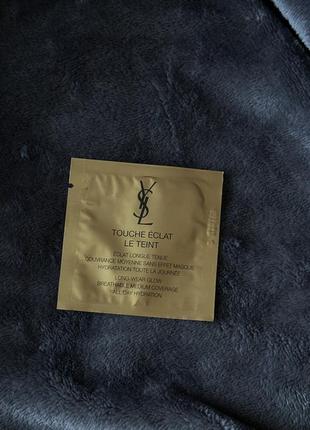 Yves saint laurent touche eclat le teint тональна основа для обличчя, з ефектом сяйва