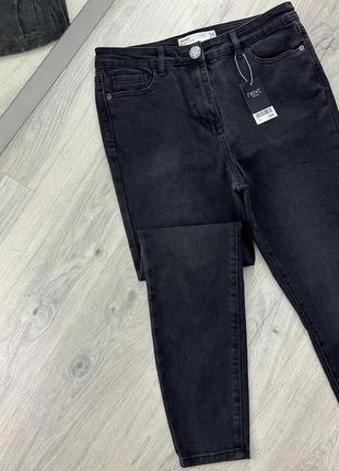 Джинсы с высокой посадкой next тянутся хорошо