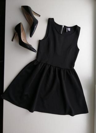 Женское, маленькое, черное платье