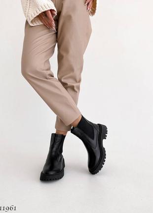 Чорні натуральні шкіряні демісезонні демі осінні черевики челсі з резинками на резинках товстій підошві шкіра осінь7 фото